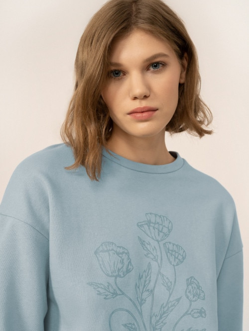 Women's pullover sweatshirt with print